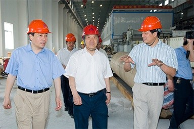 2007年5月25日，时任全国政协常委、经济委员会副主任、中国包装联合会会长石万鹏一行来公司视察