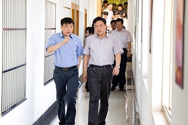 2012年7月5日，时任嘉兴市委书记李卫宁一行调研公司党建工作