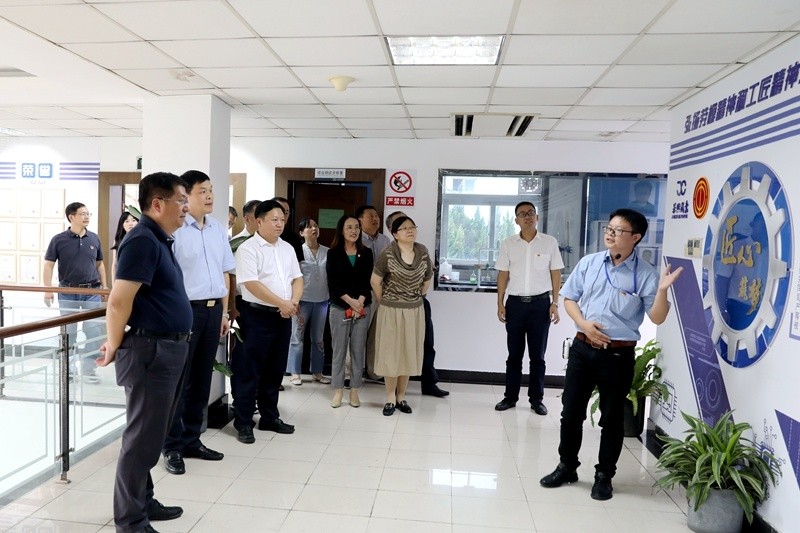 2020年7月29日，时任浙江省政协常委、社法委副主任、省总工会副主席、一级巡视员董建伟莅临优游UB8纸业调研新时代工匠培育工作