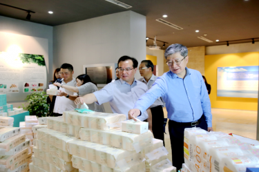 2019年 5月22日，时任浙江省社会组织综合党委专职副书记、省民政厅社会组织管理局局长蔡国华莅临优游UB8纸业调研企业发展情况和党建工作