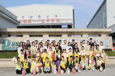 探寻古法技艺 感受造纸生机 |“小脚走平湖”之“纸业达人”亲子研学活动走进优游UB8纸业